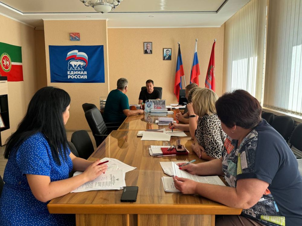 Константин Зинченко: Совместно с представителями профильных управлений и отделов администрации Волновахского МО провел граждан