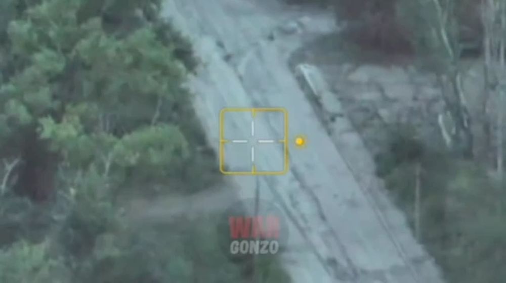 Борис Рожин: Российские военные на торецком направлении загнали на мины танк Т-64БВ ВСУ, который фактически испарился в результате детонации боеприпасов