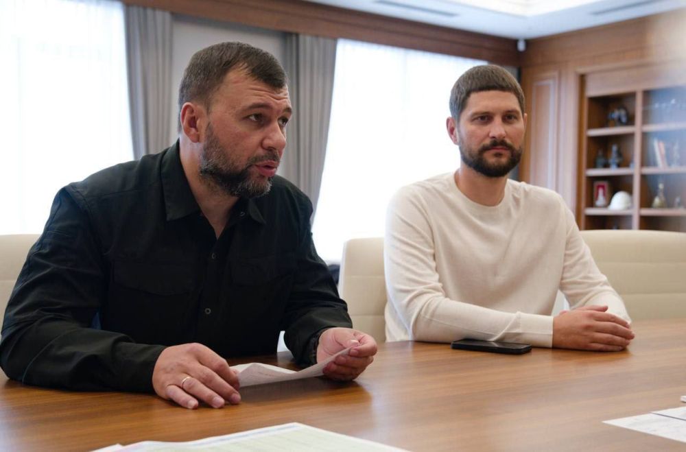 Александр Волошин: Встреча в Минстрое РФ. Сегодня вместе с Главой ДНР Денисом Пушилиным (@PushilinDenis) провели рабочую встречу в Минстрое РФ с Министром строительства и ЖКХ Иреком Файзуллиным (@minstroyrf)