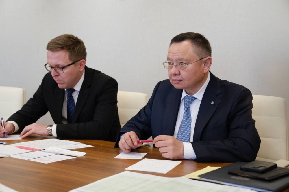 Денис Пушилин: Как всегда обстоятельно обсудили задачи, стоящие на повестке дня в Республике, с министром строительства и...