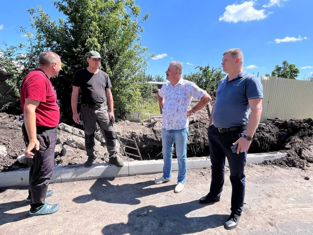 Константин Зинченко: По поручению Главы ДНР Дениса Пушилина провел выездную встречу в Волновахе для выяснения ситуации с водоснабжением