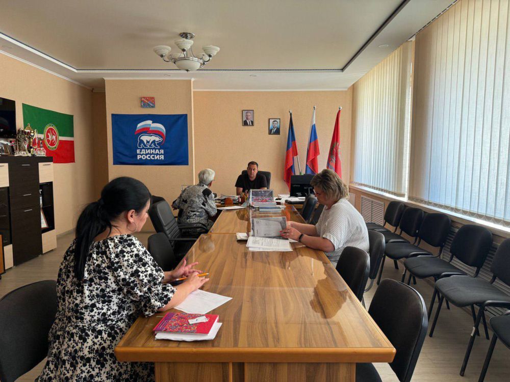 Константин Зинченко: Сегодня на приеме граждан дал подробные разъяснения на вопросы о восстановлении жилья и другие