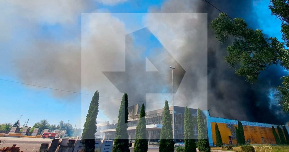 ВСУ ударили по ТЦ "Галактика" в Донецке: что известно