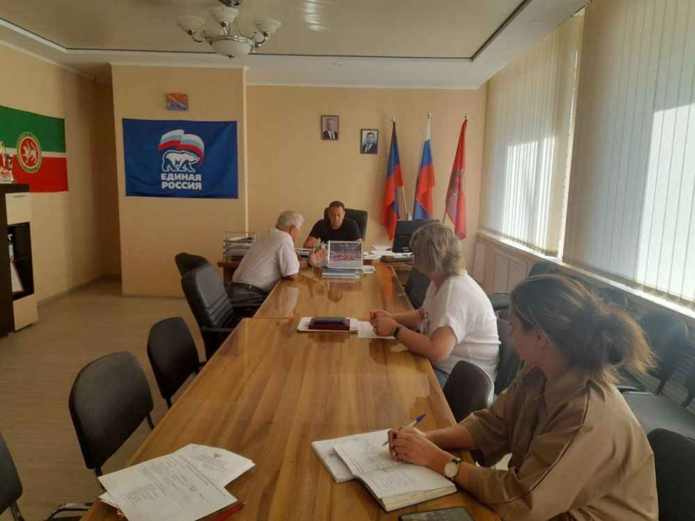 Константин Зинченко: Провел прием граждан совместно с представителями профильных управлений и отделов администрации Волновахского МО