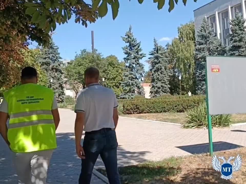 Директор Службы автомобильных дорог Донбасса Денис Тюрин совместно с главой Володарского муниципального округа Сергеем Юзвинкевичем проверил ход работ по ремонту автодороги «Володарское – Боевое – Суженка»