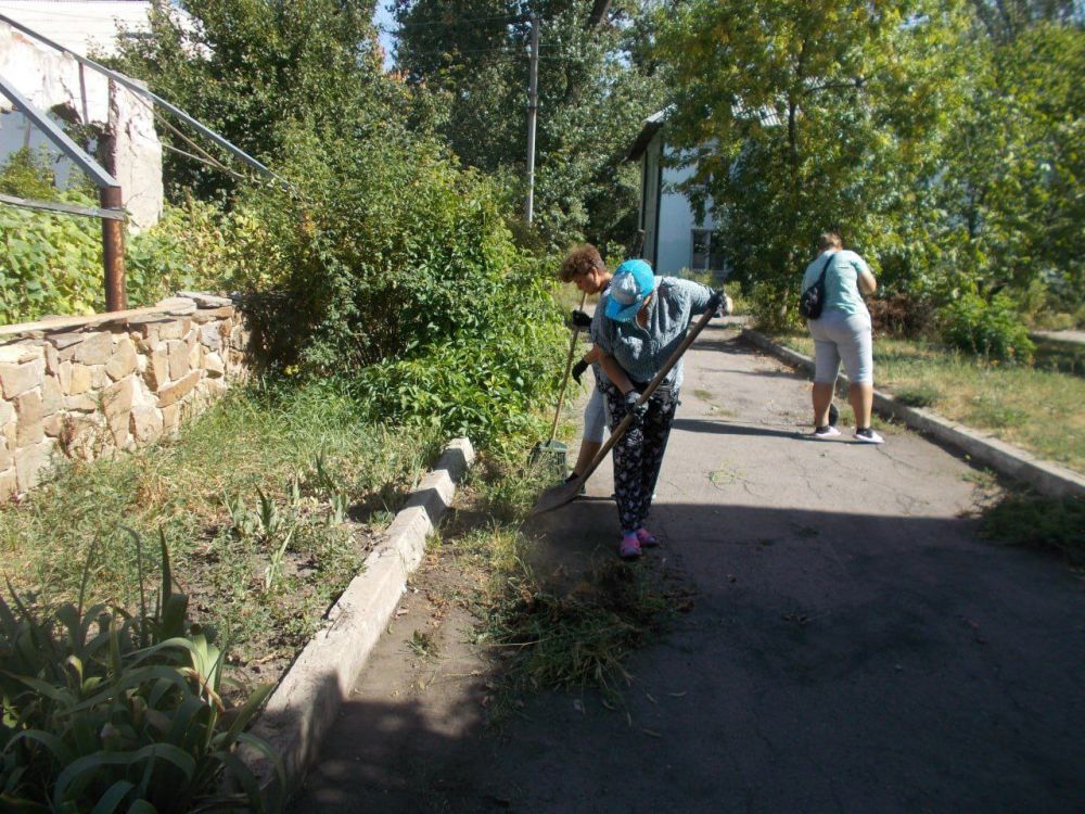 Работниками МУП «ЖРУ №6» города Углегорска 21 августа выполнялись работы: