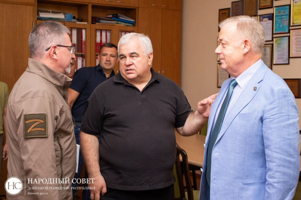 Депутаты фракции «КПРФ» провели рабочую встречу с ректором Донецкого медицинского университета (видео)