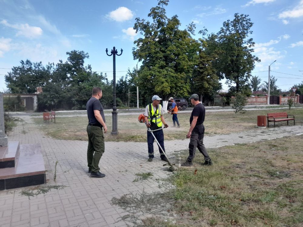 Константин Зинченко: По поручению Главы ДНР Дениса Пушилина в Волновахском муниципальном округе продолжаются работы по покосу сорных и карантинных трав