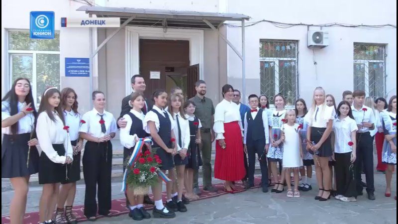 «Где Ушаков — там Победа!»: на территории Донецкой гимназии №6 открыли и освятили бюст русского адмирала