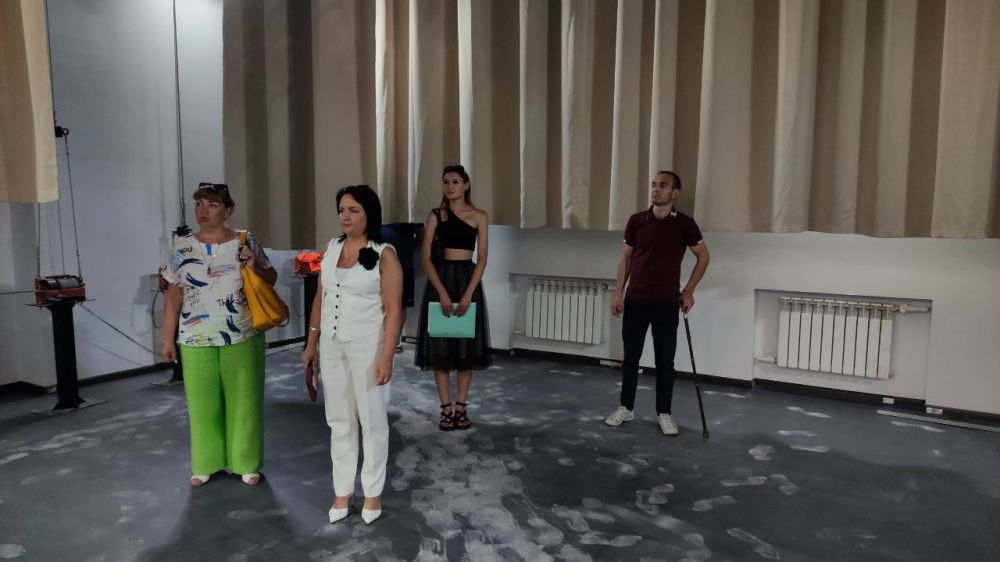 Заместитель главы администрации Волновахского МО Елена Снисаренко провела встречу с трудовым коллективом Дома культуры в селе Ближнее