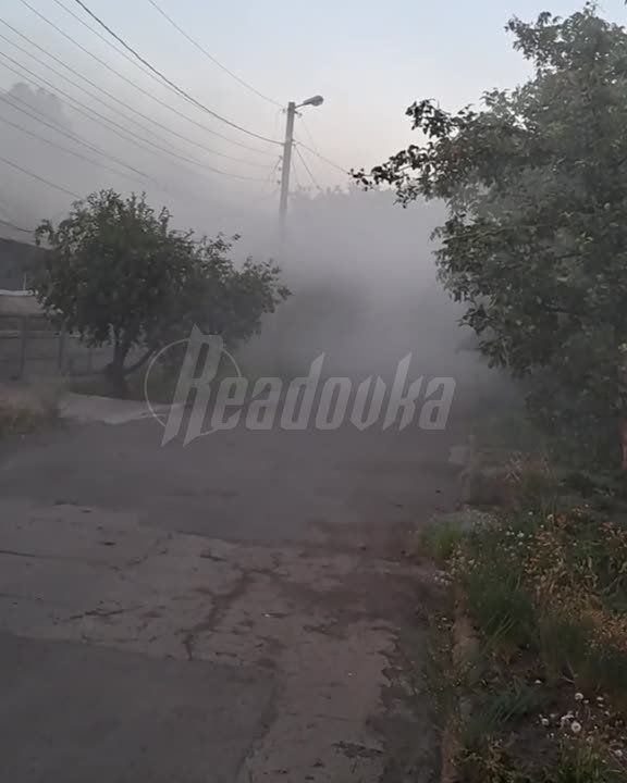 Кадры боев в Новогродовке — русские бойцы вступили в схватку с украинскими боевиками на улицах города