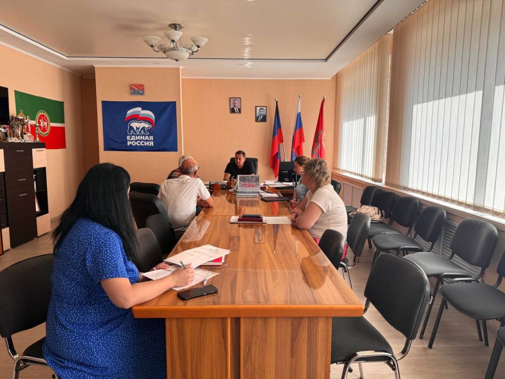 Константин Зинченко: Сегодня на приеме граждан ответил на вопросы жителей о благоустройстве городского кладбища, пенсионных выплатах, восстановлении документов на утраченное жилье и другие