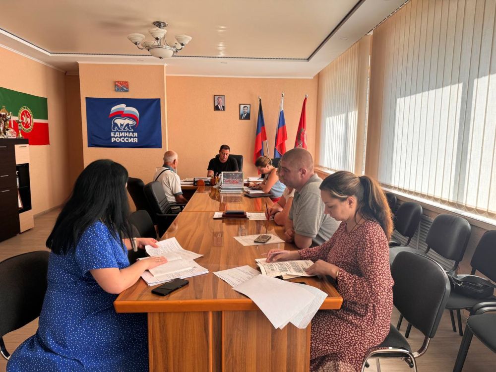 Сегодня, 23 августа , глава муниципального образования Волновахский муниципальный округ ДНР, Константин Зинченко провел прием граждан совместно с представителями профильных управлений и отделов администрации Волновахского муниципального округа