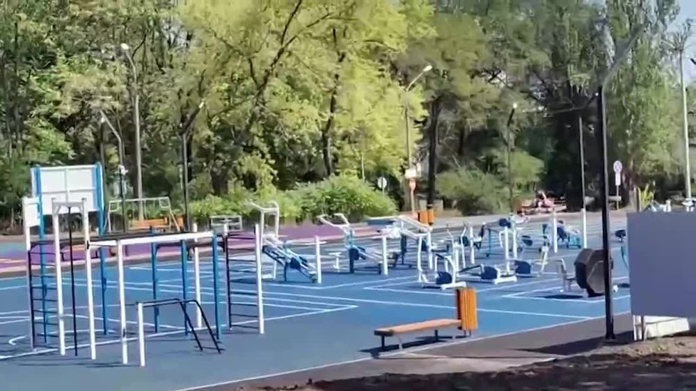 Денис Пушилин: Весной этого года обсуждали строительство физкультурно-спортивного комплекса «Динамо», сегодня для жителей города начала функционировать отличная площадка для занятий на открытом воздухе