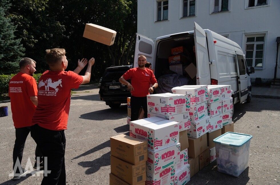 Гуманитарка, эвакуация, помощь по дому. Как волонтеры ДНР помогают Курской области