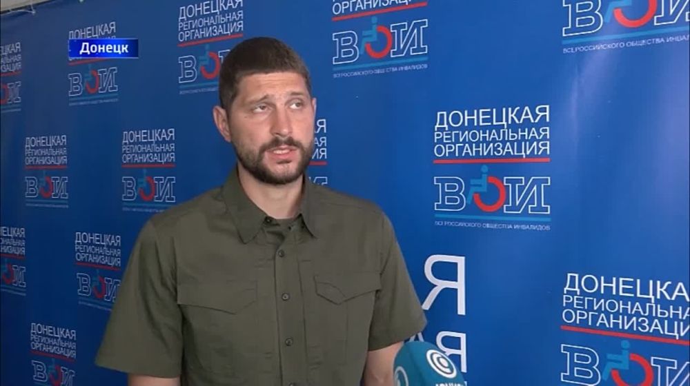 Обсудить кадровый дефицит в Республике и идеи по улучшению качества жизни людей с инвалидностью! С рабочим визитом в ДНР приехал сенатор России от региона Александр Волошин