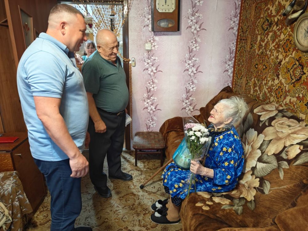 Сергей Ермаков: 26 августа поздравил с юбилеем долгожительницу Раису Гуревнину