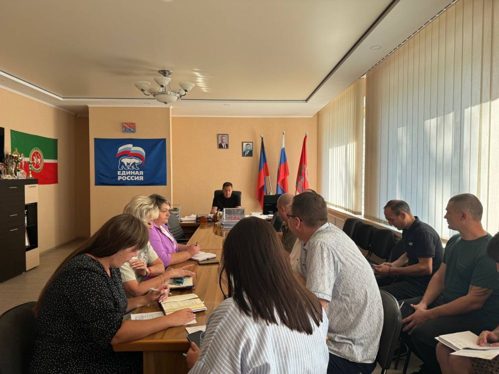 Константин Зинченко: Провел совещание по вопросу ликвидации сельских и поселковых администраций, управления образования, управление культуры и управление финансов администрации Волновахского района