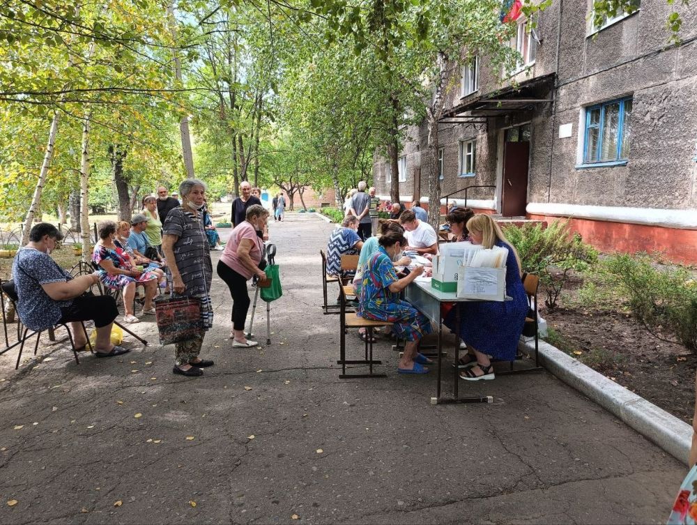 Сотрудники полиции проводят паспортизацию жителей освобождённых территорий