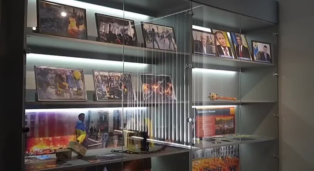 Александр Волошин: Вместе с первым секретарем Центрального комитета белорусского республиканского союза молодежи, членом Совета Республики Беларусь Александром Лукьяновым (@aslukyanau) посетили музей боевых трофеев ОРБ «Спарта»