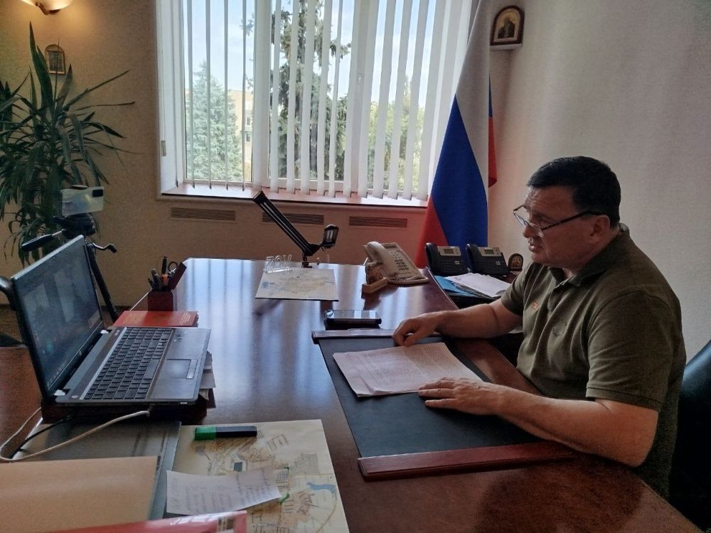 Глава администрации Амвросиевского муниципального округа провел Прямую линию с населением в своем ТГ-канале и странице ВКонтакте