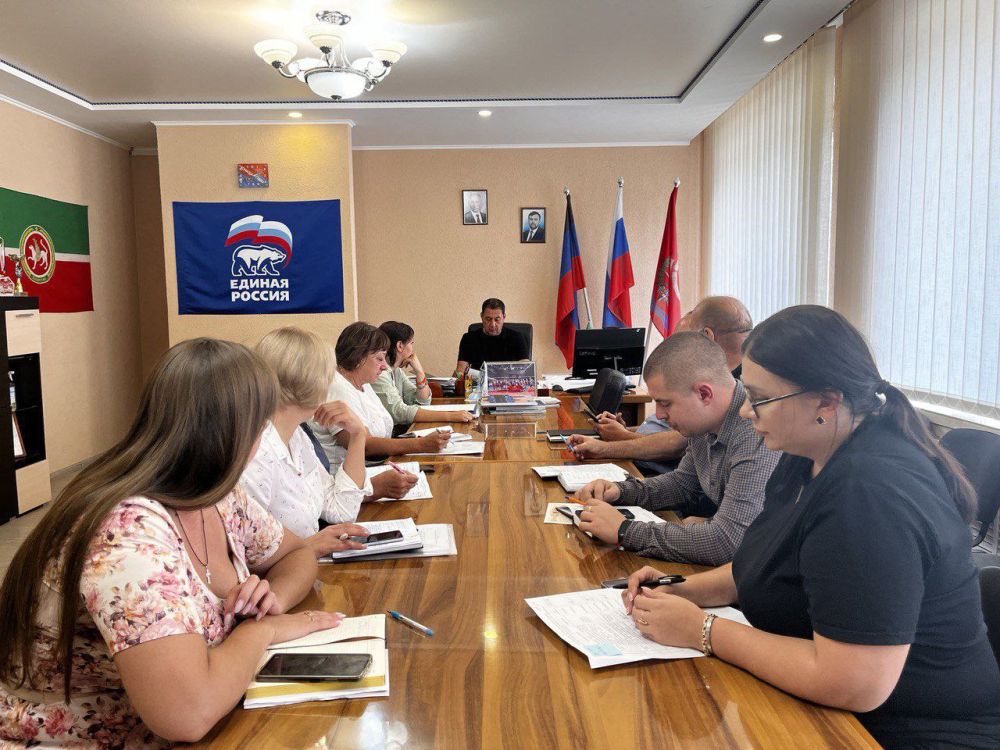 Константин Зинченко: Совместно с представителями профильных управлений и отделов администрации Волновахского МО обсудил вопросы ликвидации МУП "Донкоммунхоз" и создания пункта временного размещения