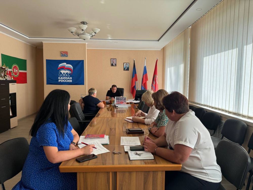 Константин Зинченко: На сегодняшнем приеме граждан ответил на вопросы о благоустройстве придомовой территории, вывозе мусора, бесхозном жилье и другие