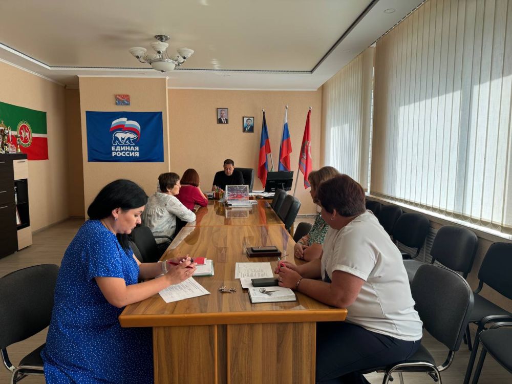 Сегодня, 30 августа , глава муниципального образования Волновахский муниципальный округ ДНР, Константин Зинченко провел прием граждан совместно с представителями профильных управлений и отделов администрации Волновахского муниципального округа