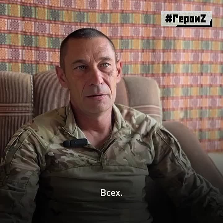 Побежал в военкомат. Тут как раз Марьинку взяли. И я думаю: «Ну, сейчас война кончится без меня. И буду я ходить, как бедный родственник, на парады в стороне…»