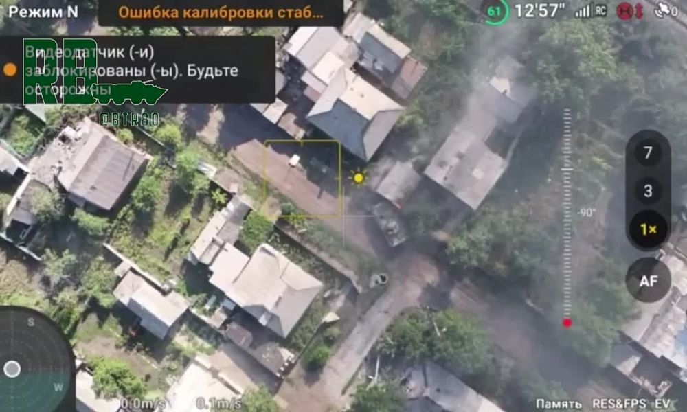 Архивные кадры добивания сбросом подбитой украинской БРМ-1К в Новогродовке