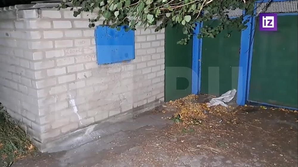 Кадры с места в Кировском районе Донецка, где из-за атак ВСУ пострадали пятеро детей, показал корреспондент "Известий" Евгений Быковский