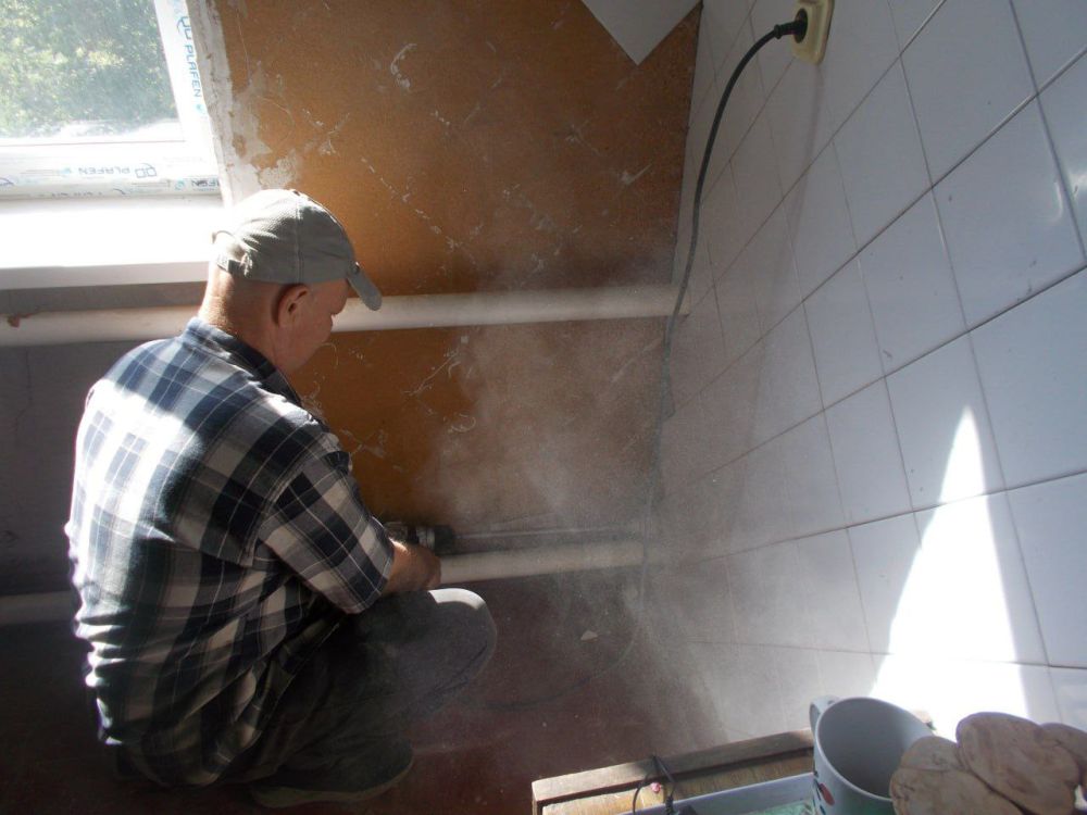 Работниками МУП «ЖРУ №6» города Углегорска 2 сентября выполнялись работы: