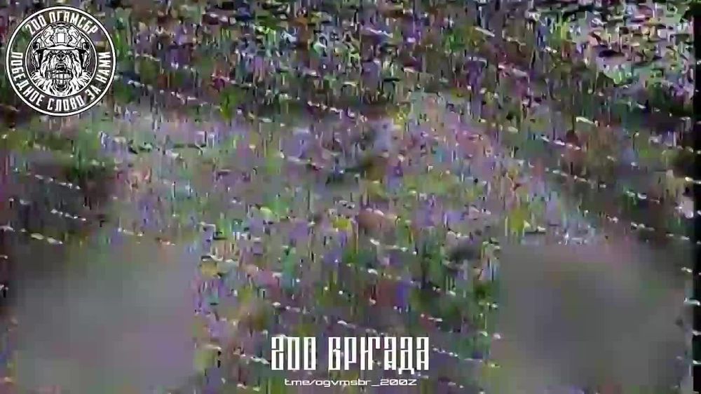 Борис Рожин: Операторы FPV-дронов из 200-й отдельной гвардейской мотострелковой бригады уничтожили украинский Т-64БВ в Часов Яре