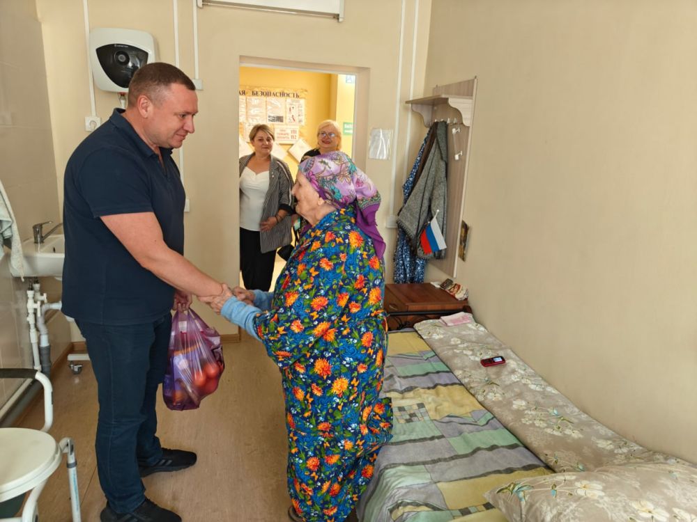 В Снежном в преддверии Дня освобождения Донбасса поздравили ветеранов