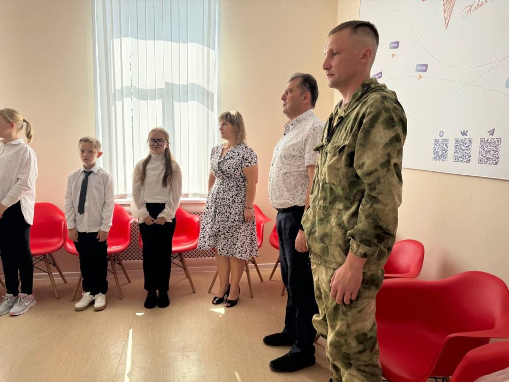 В Волновахской школе №4 состоялась линейка памяти, посвященная Дню освобождения Донбасса