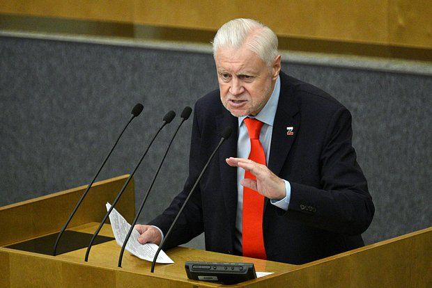 Депутат ГД Миронов: кувалда Пригожина будет в моем кабинете до возвращения Жени