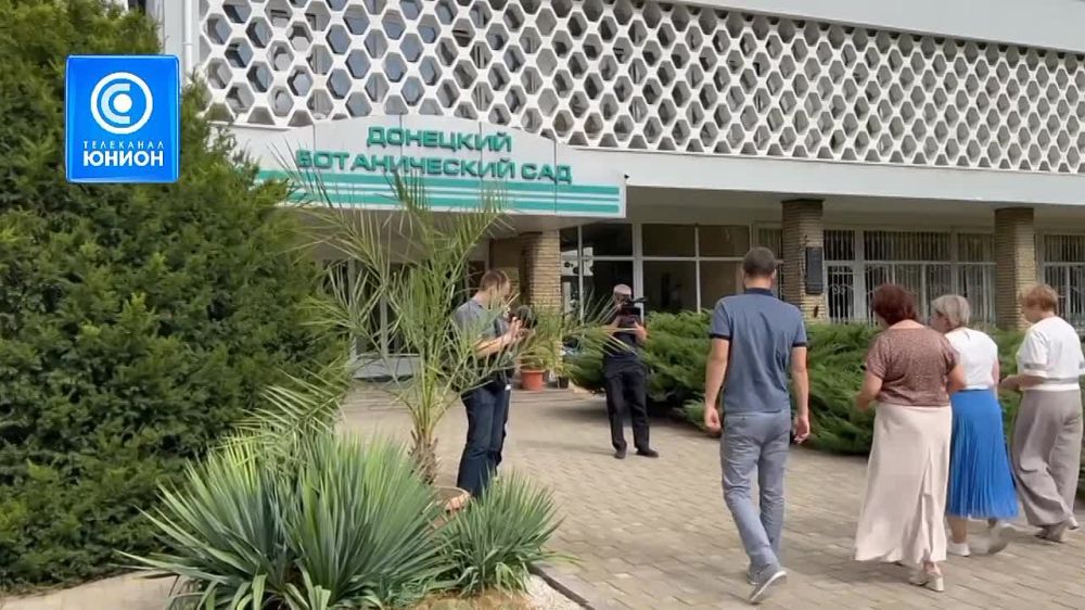 Александр Волошин сенатор РФ от ДНР поможет в восстановлении школы в Амвросиевке, которая пострадала от обстрела со стороны ВСУ