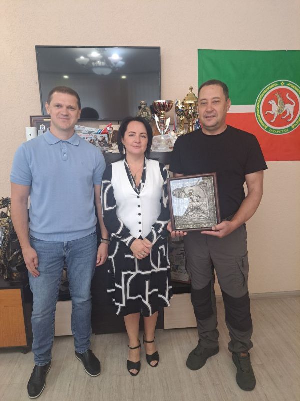 Константин Зинченко: Первыми с праздником наш город поздравили наши друзья - шеф-регион ЯМАЛ