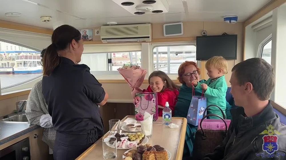 Ирина Волк: Даша Тараненко из Мариуполя, которая стала известной благодаря сделанной в 2022 году фотографии с караваем хлеба, сейчас находится в Санкт-Петербурге