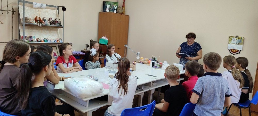 В городе Комсомольское прошло мероприятие «Скажем — „Нет!“ всем войнам на Земле» ...