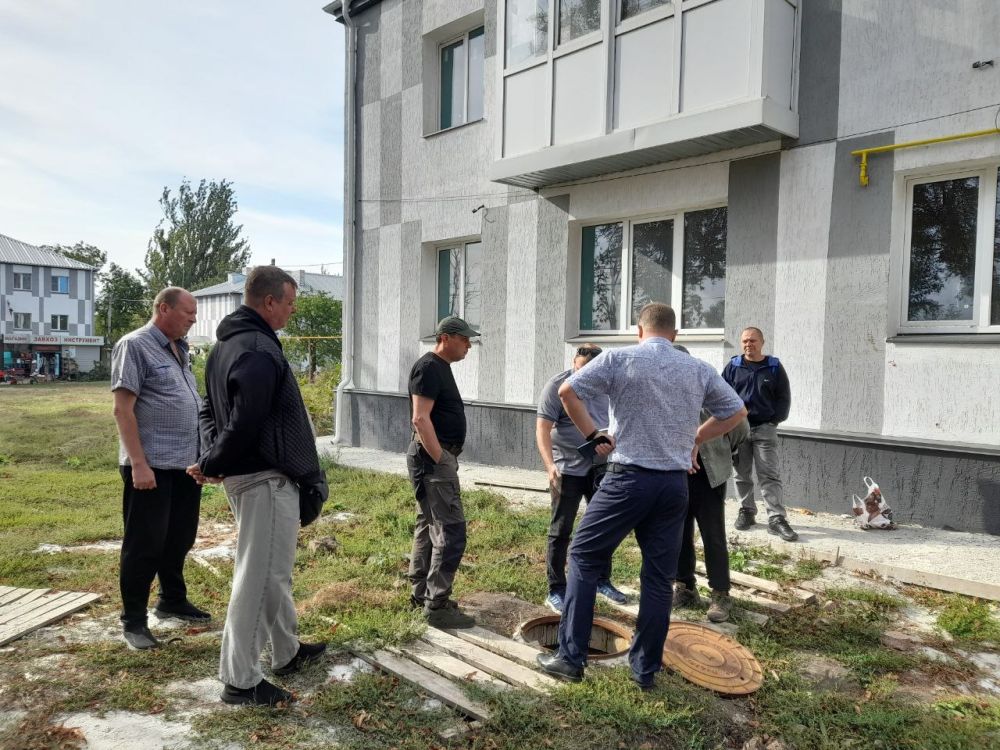 Константин Зинченко: По поручению Главы ДНР Дениса Пушилина выехал по обращению жителей для решения проблемы в жилищно-коммунальной сфере
