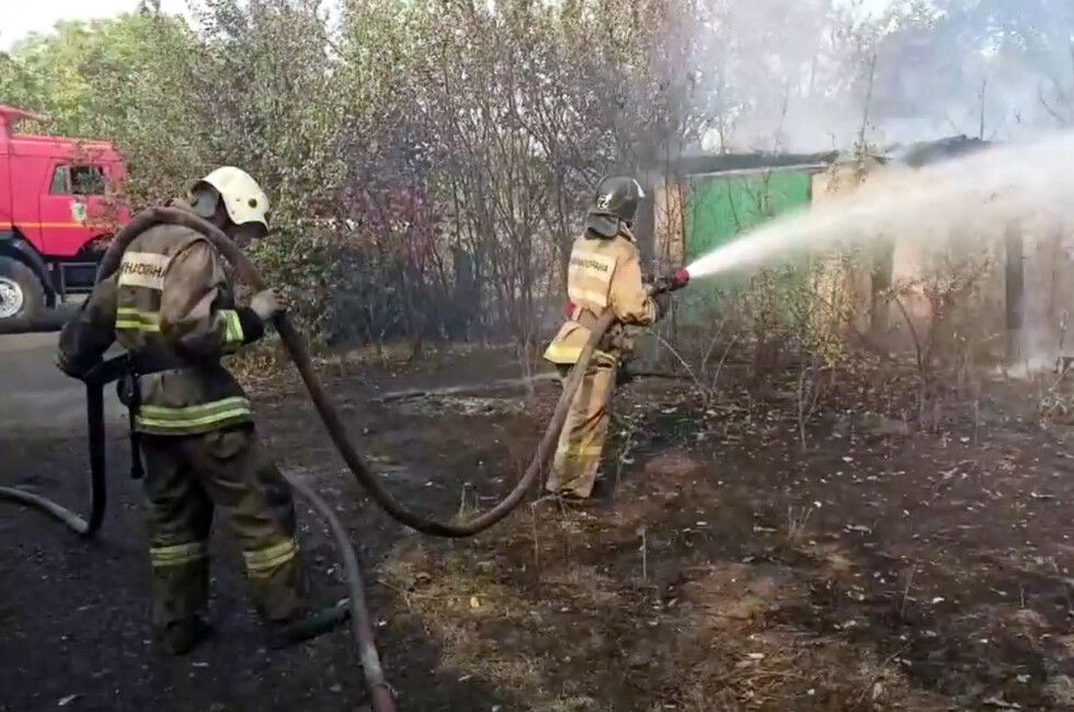 На тушение пожаров в Снежном отправились студенты-добровольцы