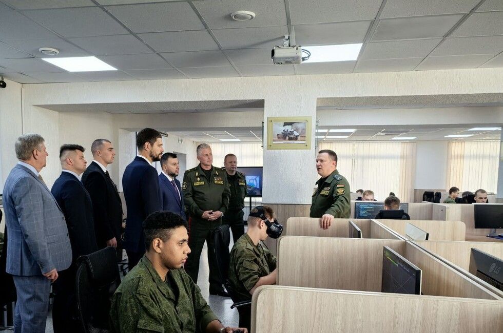 Делегация ДНР посетила Военную академию в Белоруссии и ознакомилась с ее работой