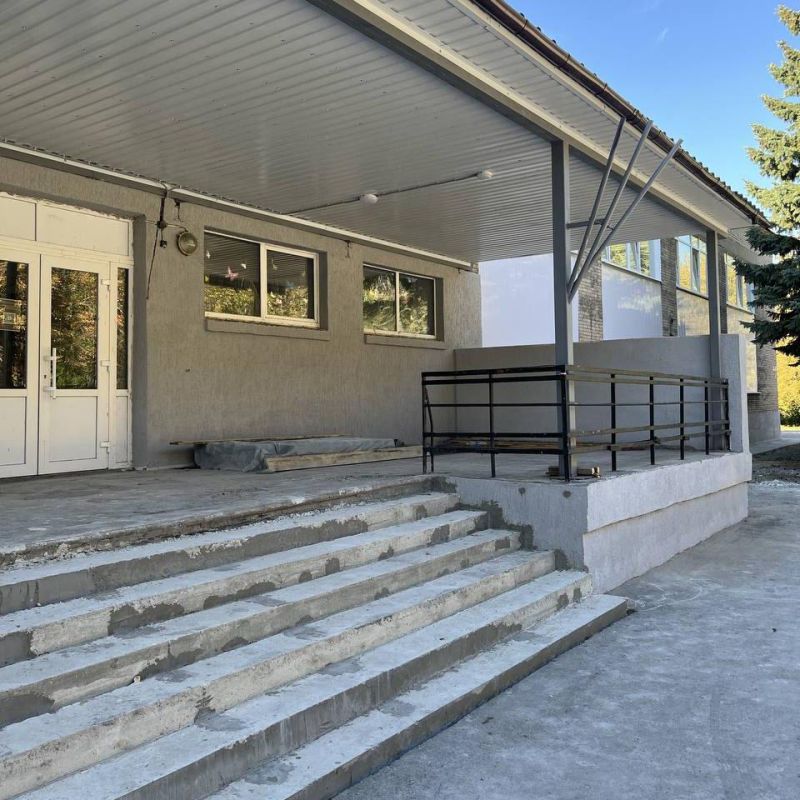 Игорь Лызов: Из-за большого объема работ завершение капремонта здания учебного учреждения строителям пришлось перенести на конец сентября