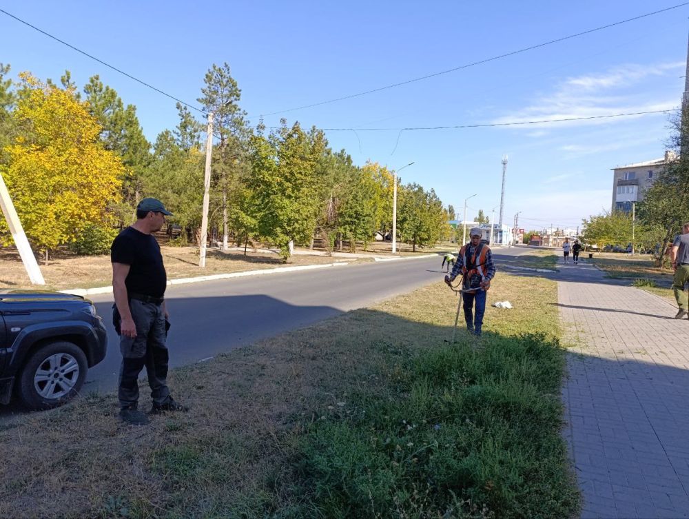 Константин Зинченко: По поручению Главы ДНР Дениса Пушилина в Волновахском муниципальном округе продолжаются работы по покосу сорных и карантинных трав