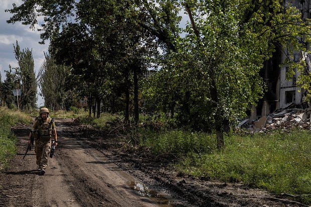 Forbes: бойцы 72-й омбр ВСУ начали отступать из Угледара в ДНР