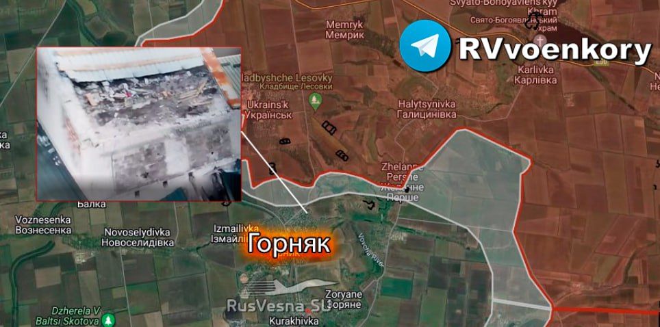 Горняк 26.09.24 Опубликовано видео с установленным флагом России на крыше здания школы №17 на окраине г. Горняк (ВИДЕО)