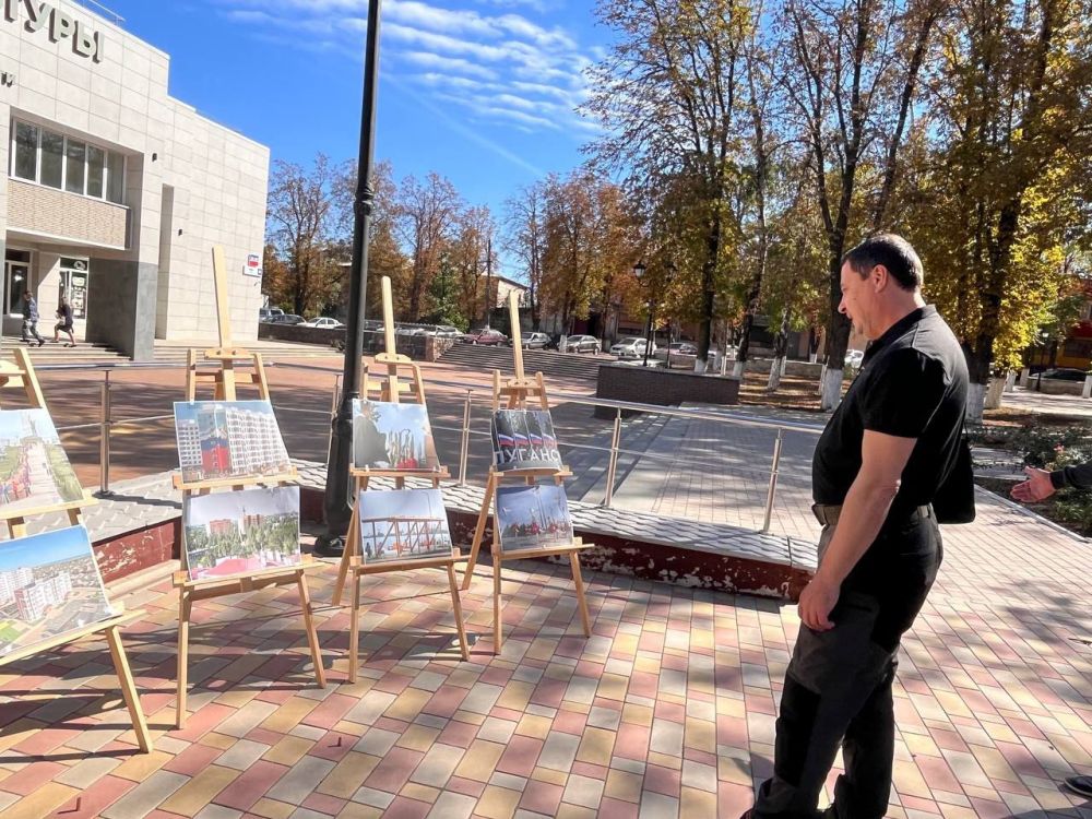 Константин Зинченко: Посетил фотовыставку, посвященную Дню воссоединения ДНР с Россией