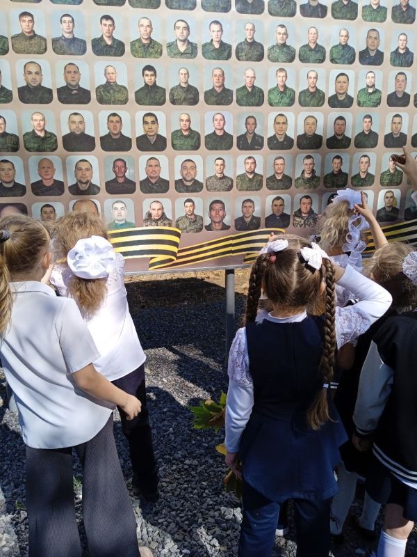 В Комсомольское прошел час памяти «Учись у героев Отчизну беречь»