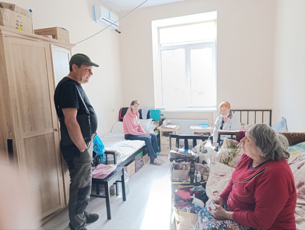 Константин Зинченко: Сегодня встретился с жителями, которые находятся в пункте длительного проживания, расположенном в Волновахе